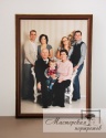 Семейное фото на холсте оформлено в багет