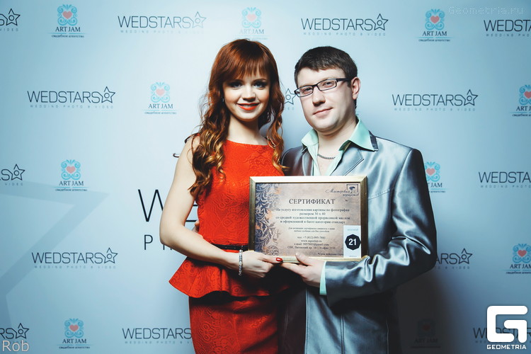 Пар, получившая сертификат на изготовление картины по фото на Презентации Wedstars. Звездная пара 2014. прошедшая 20 марта в Ресторане Палкинъ.